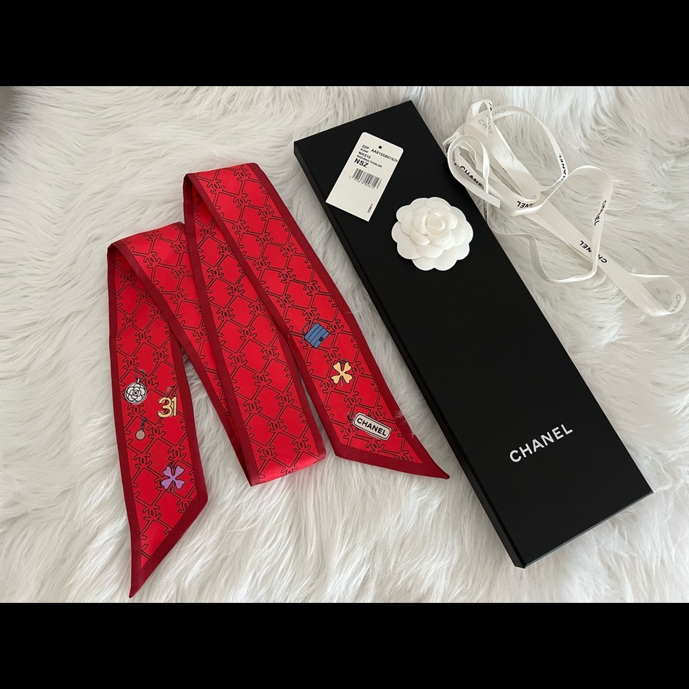 Chanel Twilly 22P . Red/ multi color .